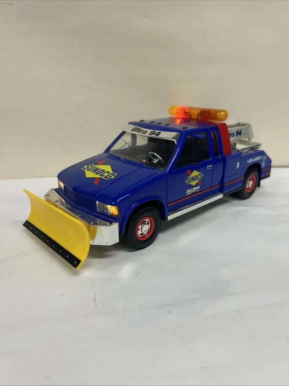 1/24 SCALE SUNOCO PROMOTIONAL TOW TRUCK WITH LIGHTS AND SOUND TESTED